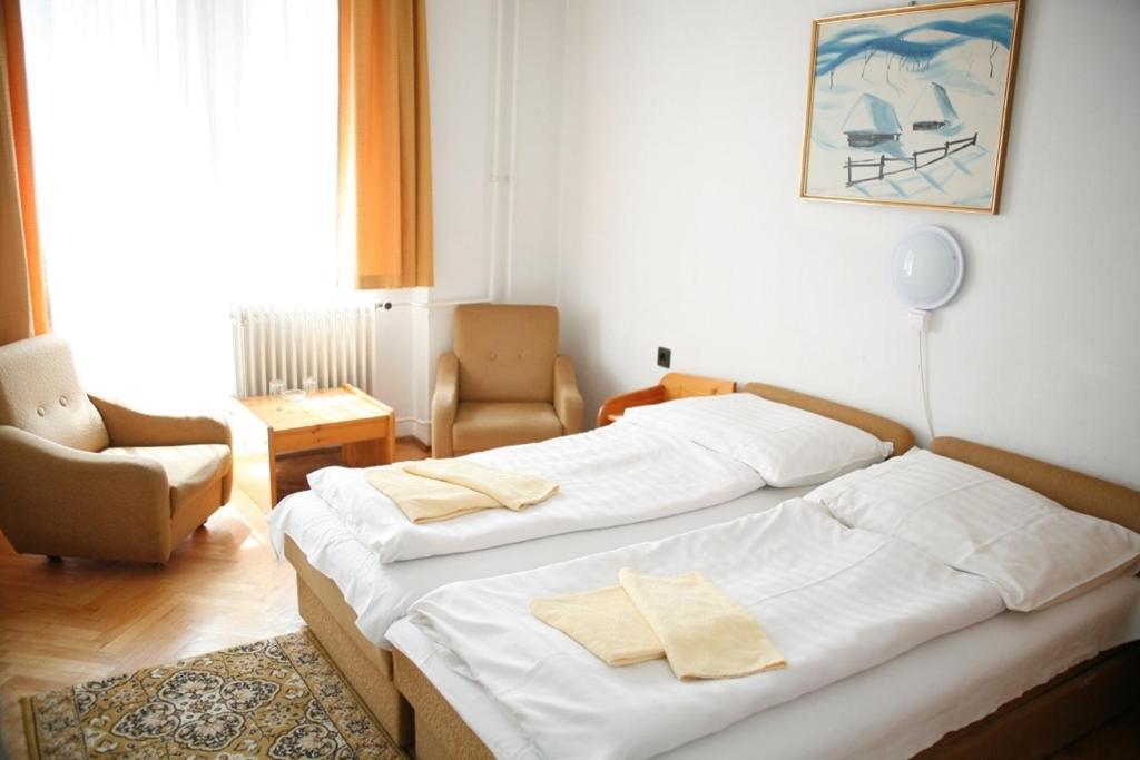 Hotel Bara Gellert Budapest Exteriör bild