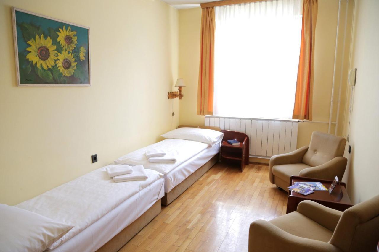 Hotel Bara Gellert Budapest Exteriör bild